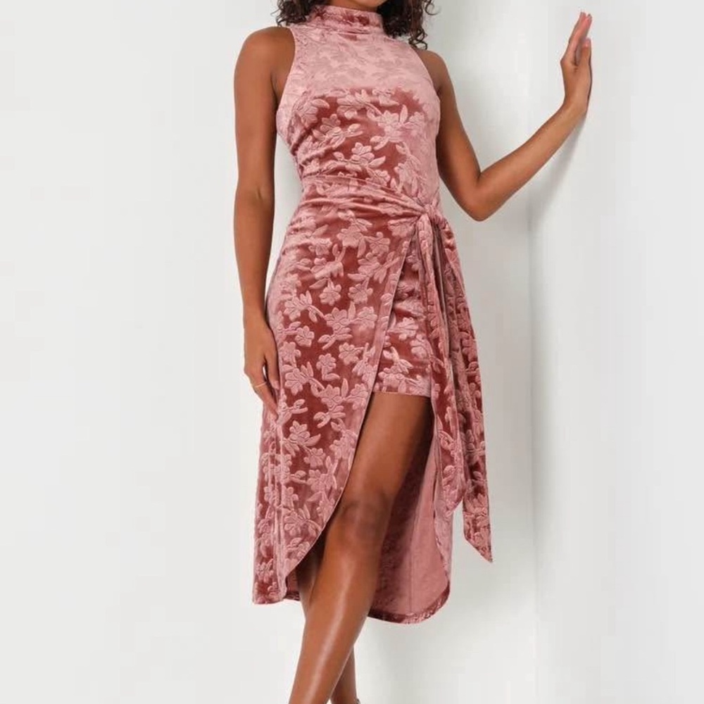 Lulu’s - Dreamy Energy Mauve Velvet Floral Tie Mock Neck Midi Dress Small